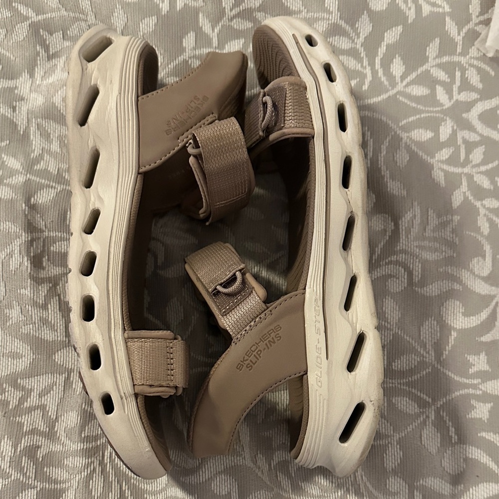 Skechers tan brown slip-on with white logo - Picture 10 of 11